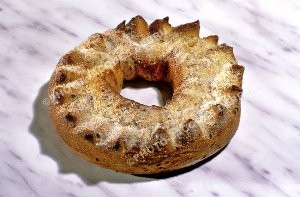 Tourteau a l'anis (gateau brioch&eacute;) sp&eacute;cialit&eacute; catalane du Conflent. Patrimoine culinaire de la France-Pyr&eacute;n&eacute;es-Orientales (66)-Languedoc-Roussillon